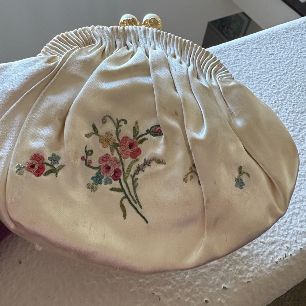 Herves Elegant Cream Embroidered Clutch